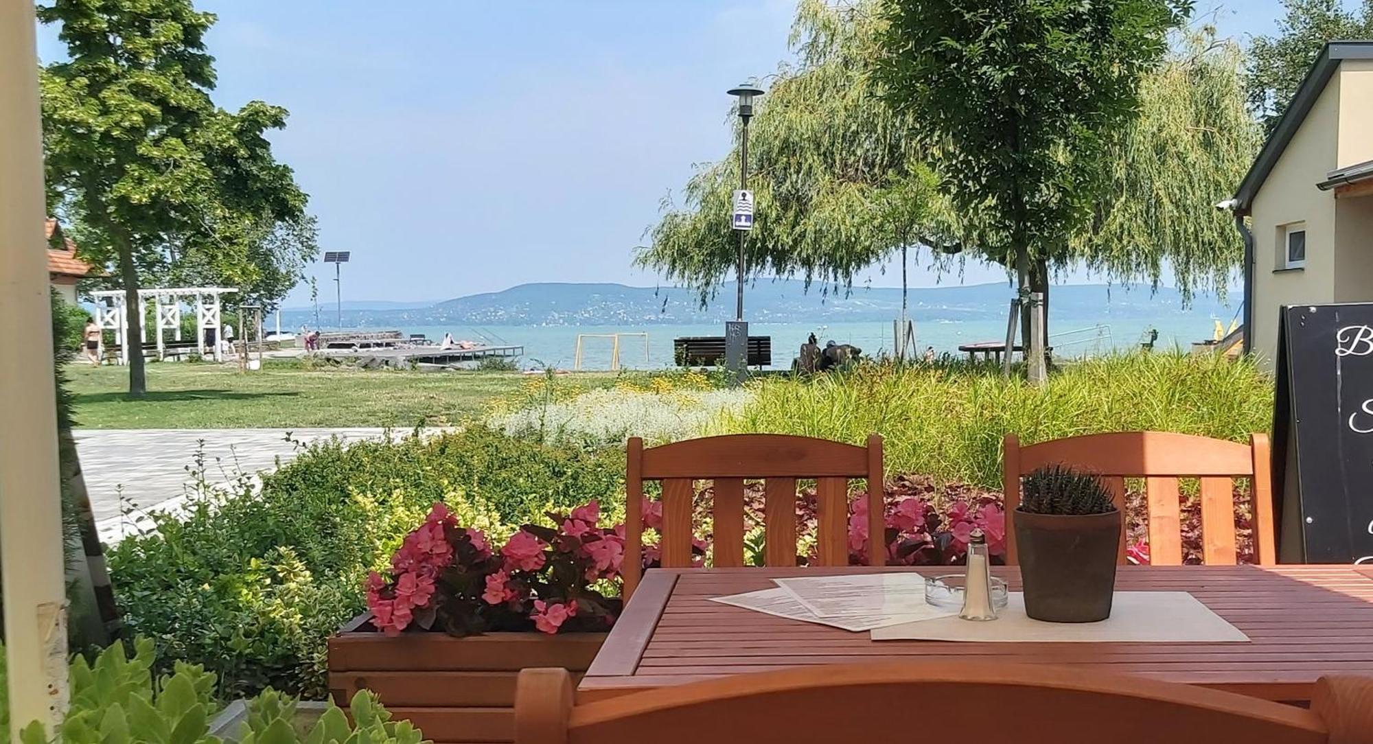 Apartament Apartmanhaz Horvath Balatonboglár Zewnętrze zdjęcie