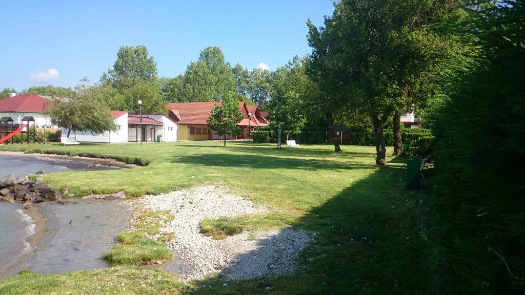 Apartament Apartmanhaz Horvath Balatonboglár Zewnętrze zdjęcie